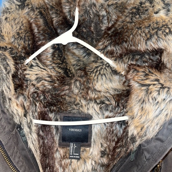 Forever 21 Utility, Heavy-Duty Jacket w/ Faux Fur Lining 😌 - Picture 3 of 6